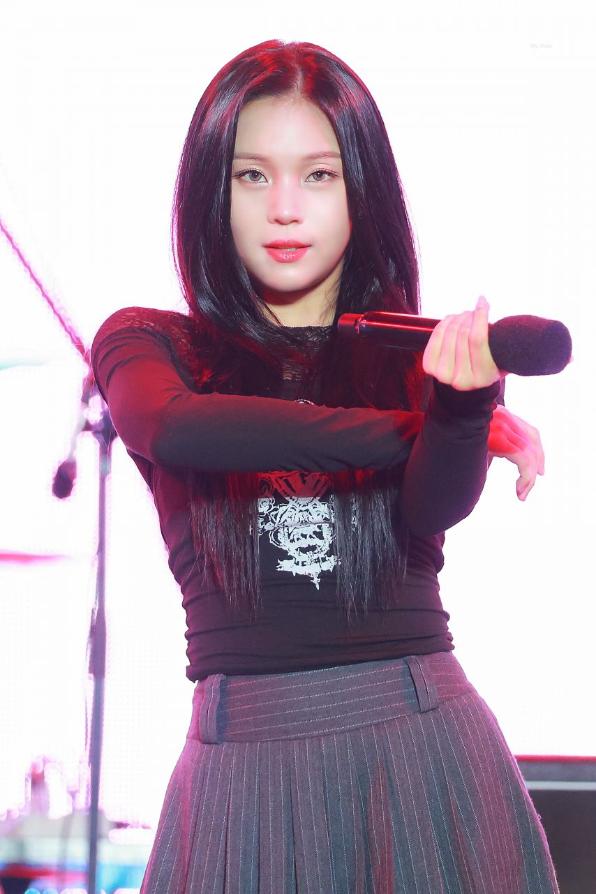 VIVIZ 엄지