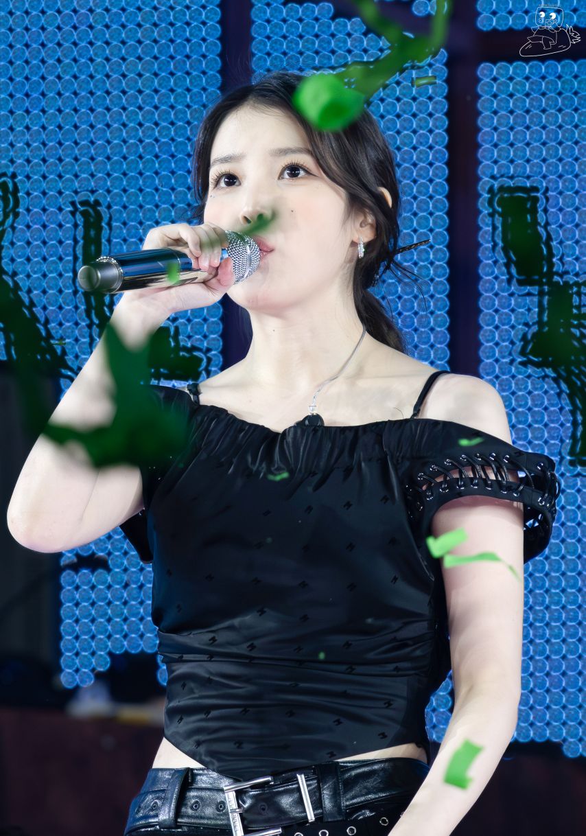 아이유 배트들고 멋있게