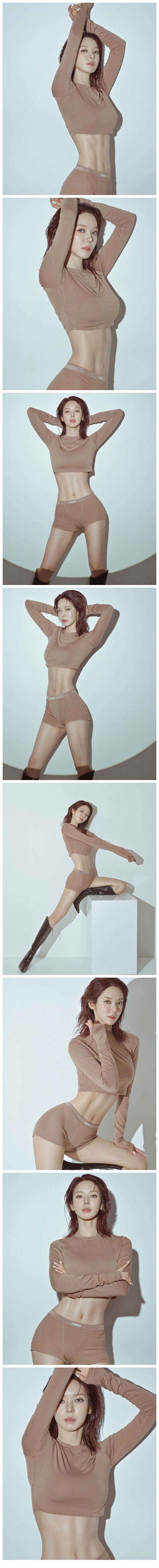 초아 탄탄하고 매끈한 11자 복근 완벽한 몸매