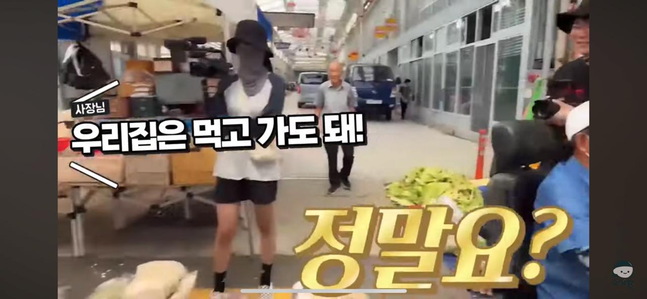 영덕시장 과자가게 무전취식하는할머니