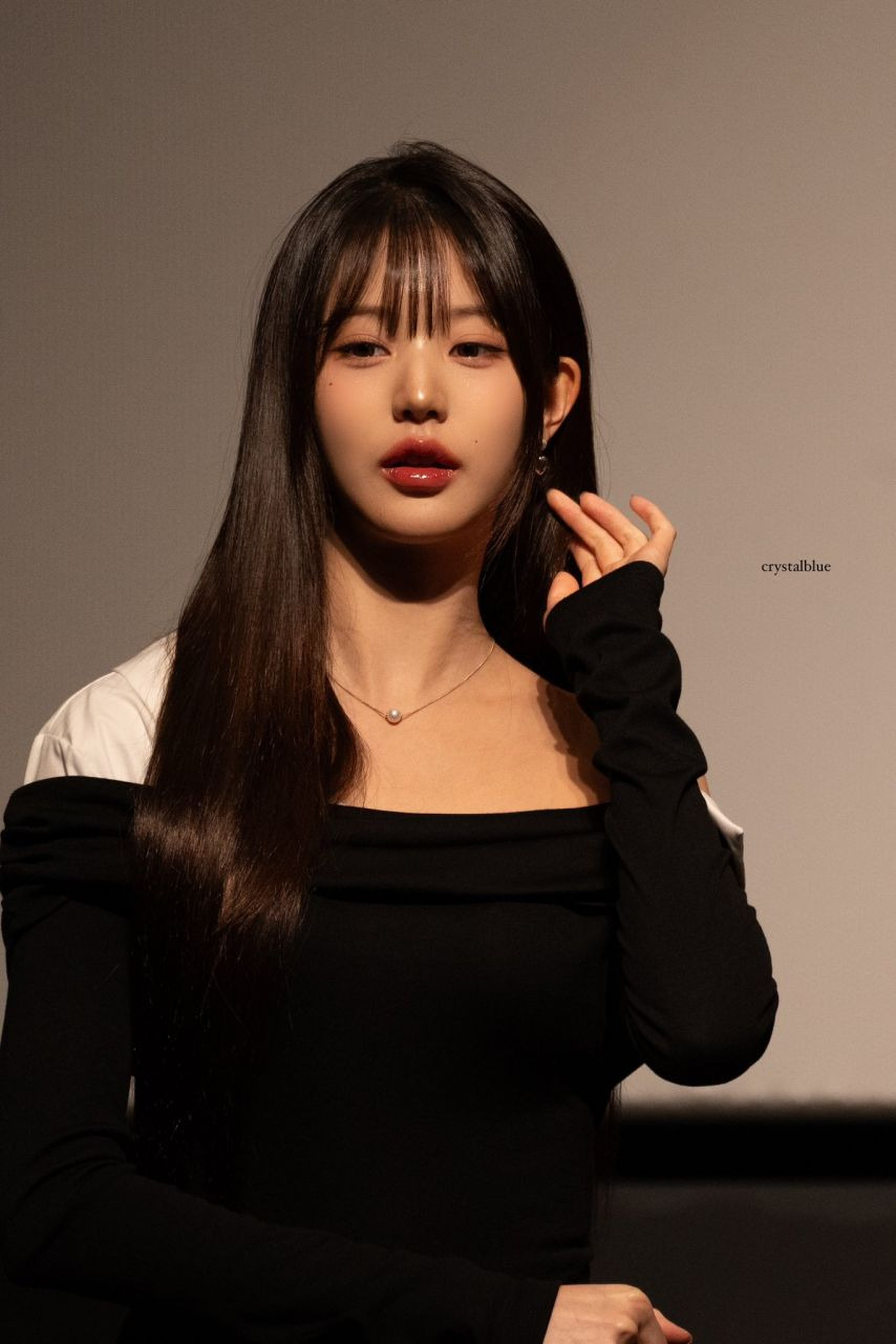 아이브 장원영 은근한 골반 + 허벅지가 드러나는 타이트한 검정원피스