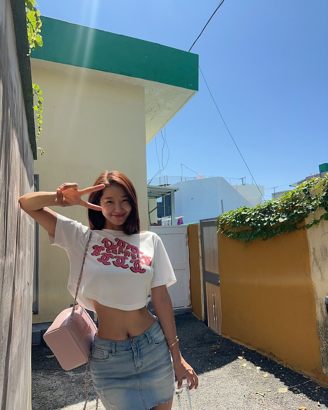 오또맘 밀착 민소매 미시룩 몸매 라인