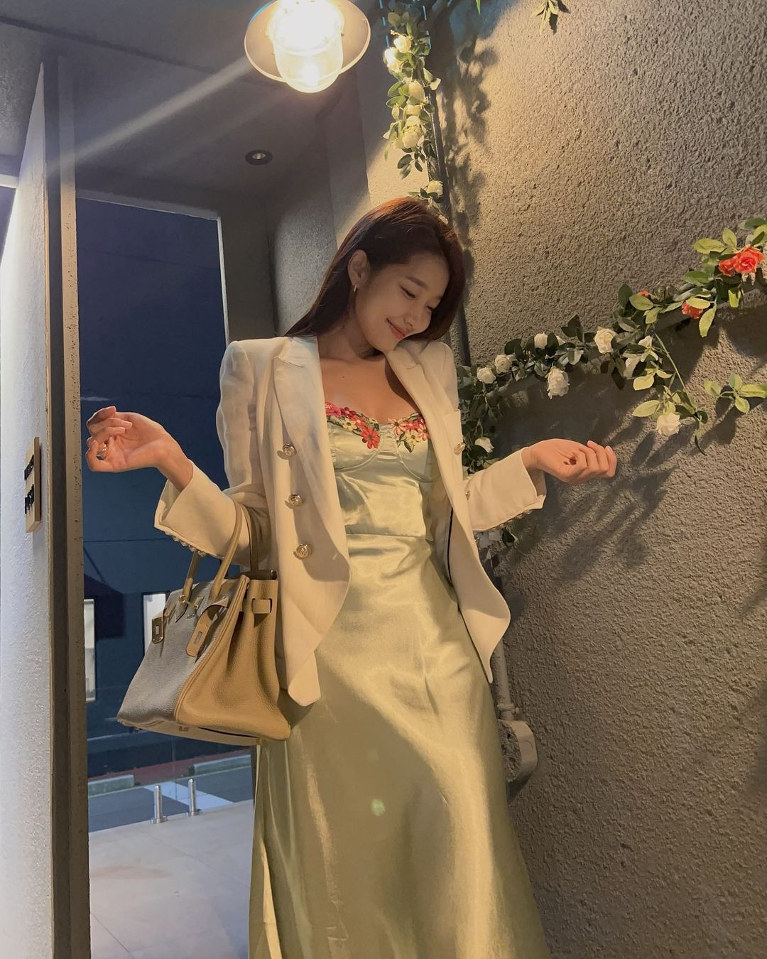 오또맘 밀착 민소매 미시룩 몸매 라인