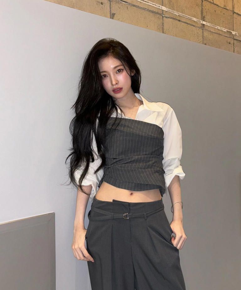오마이걸 아린, 잘록 허리 눈길