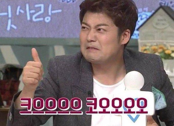 강인경 핑크 수영복