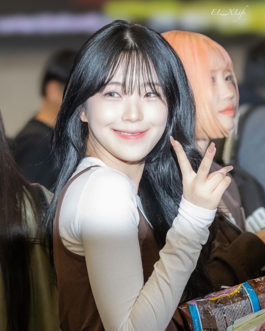 오늘자 오사카로 출국하는 백지헌(프로미스나인)