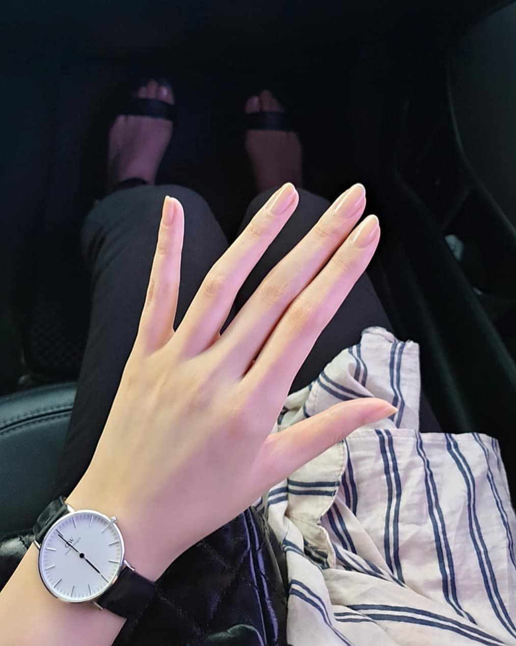 평소에 관리를 빡시게하고 생활한다는 손모델녀 사진