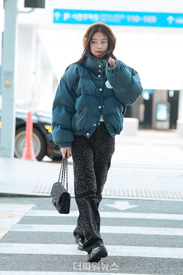 오늘자 귀여운 제니 출국 착장