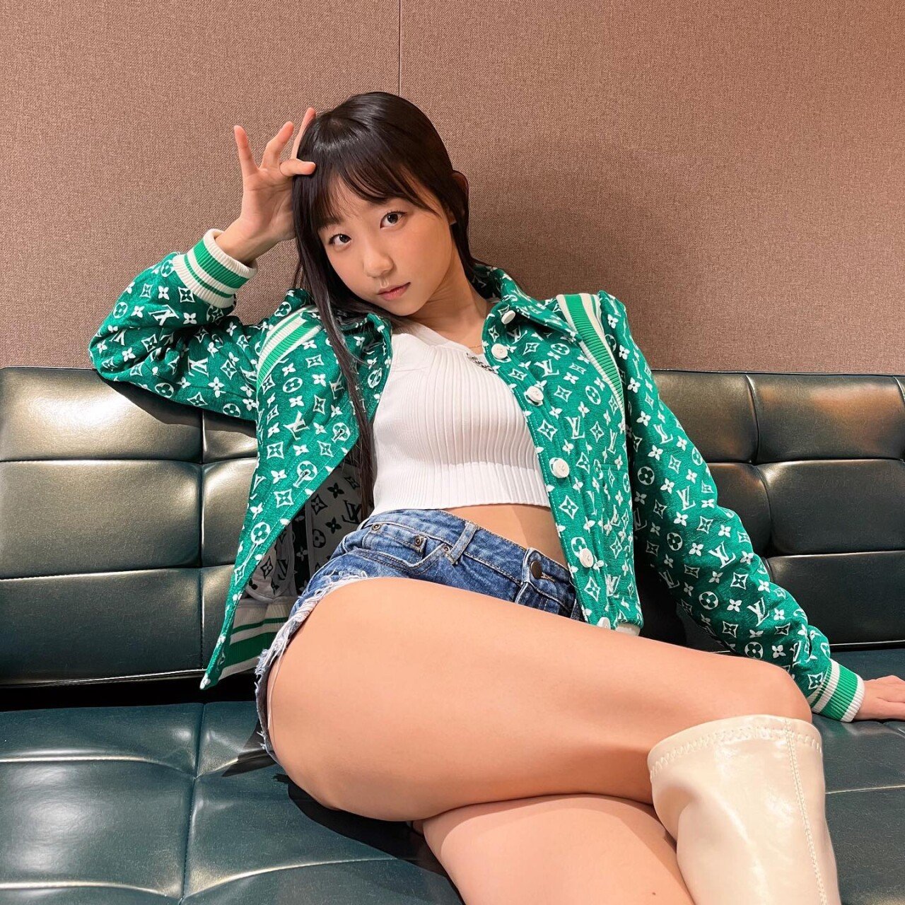 표은지 핫팬츠