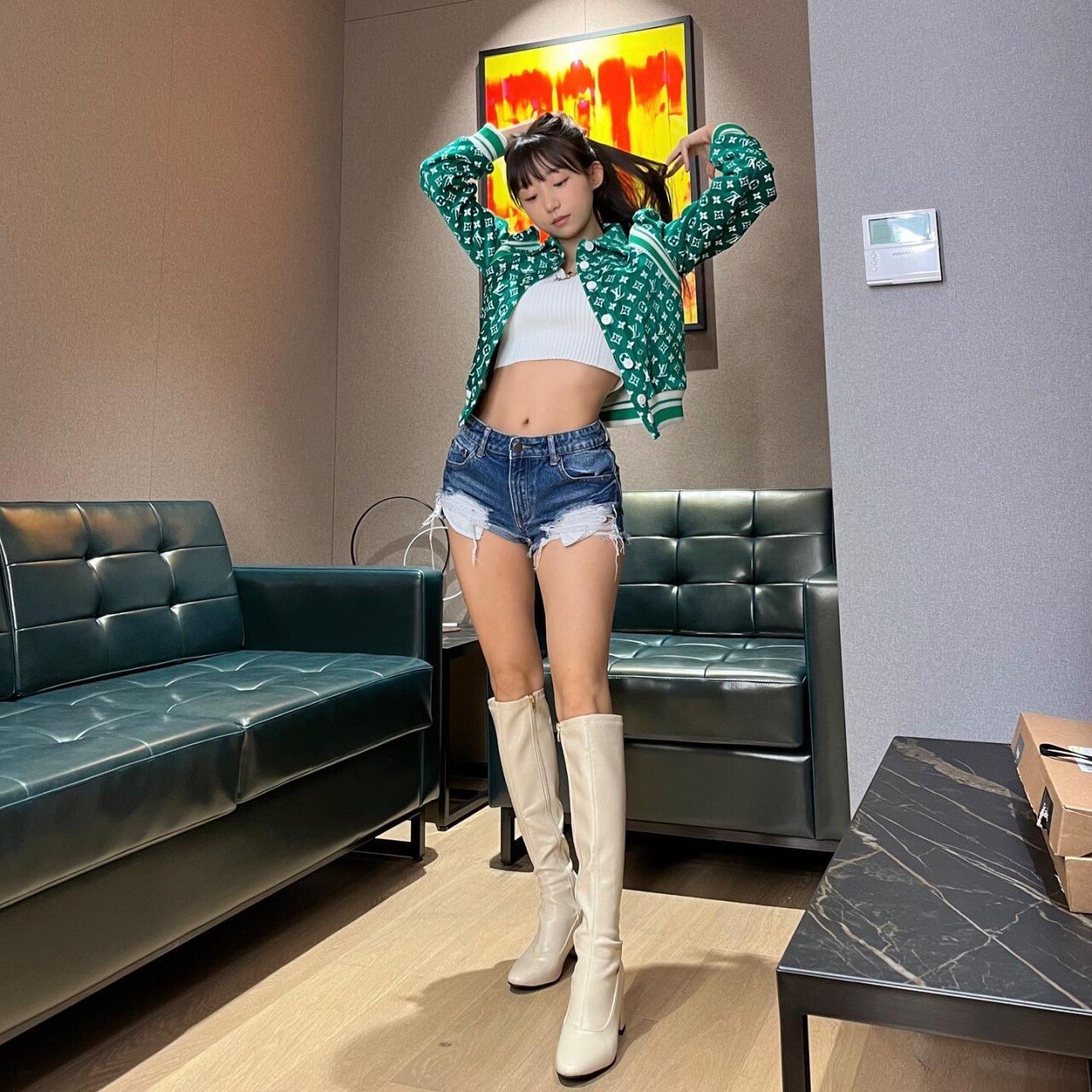 표은지 핫팬츠