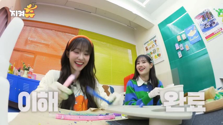 토크하는 우아 나나 옆 모습