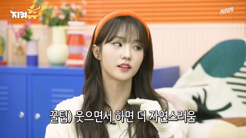 토크하는 우아 나나 옆 모습