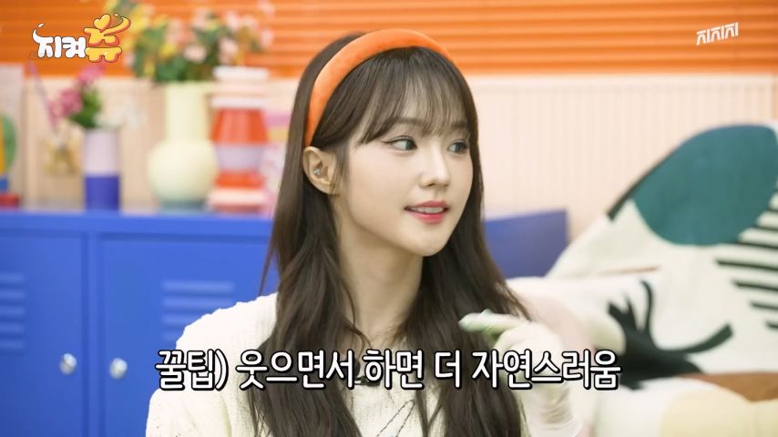 토크하는 우아 나나 옆 모습
