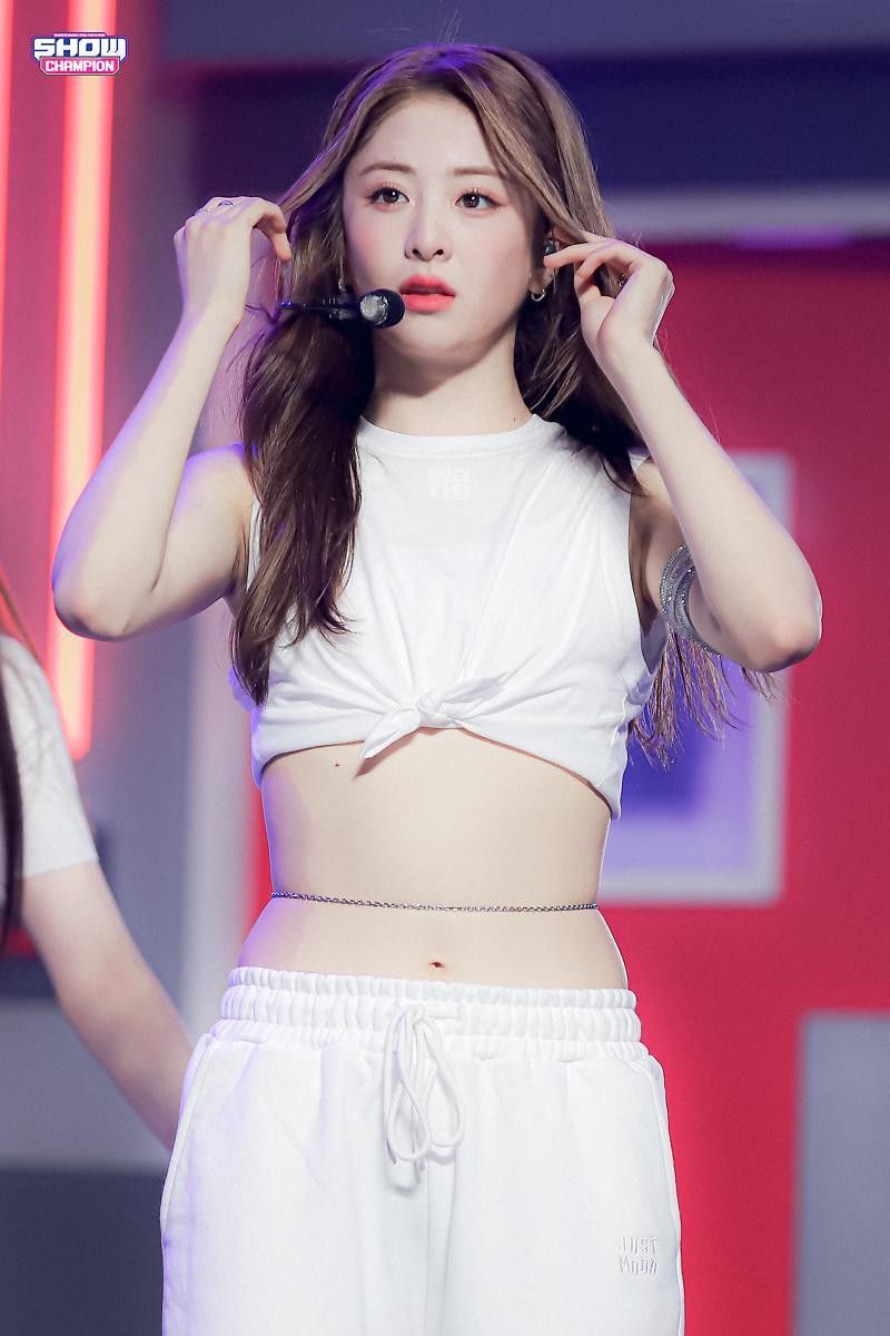 LE SERAFIM 허윤진