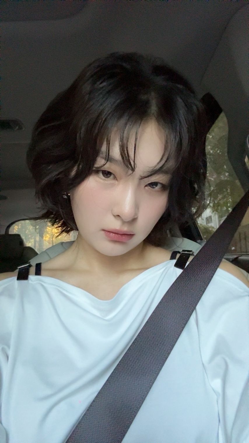 역대급으로 짧은 단발했다는 레벨 슬기.jpg