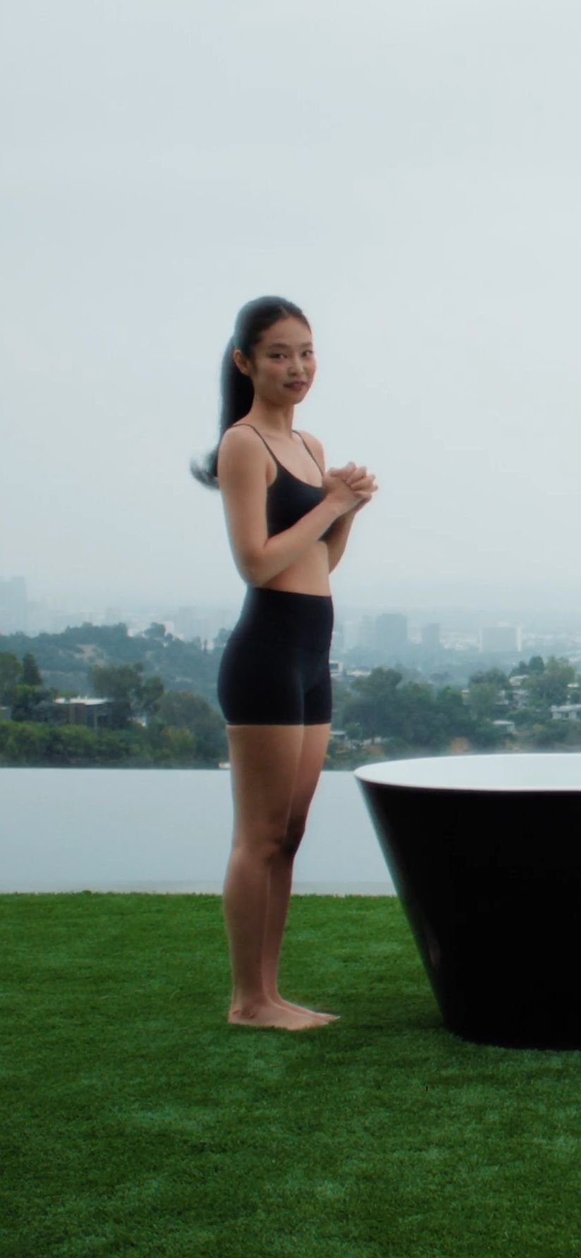 바이커쇼츠 입은 블랙핑크 제니 비율.jpg