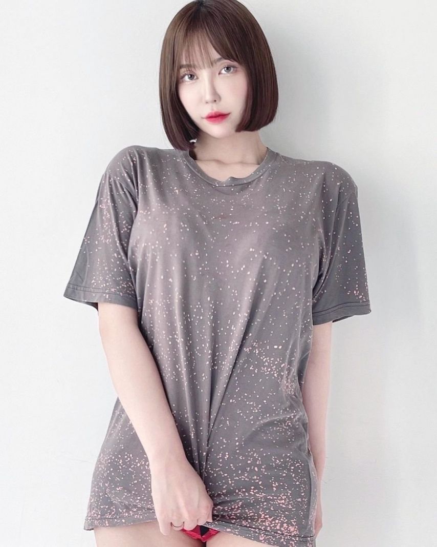 약후 화끈하게 까고 빨간 속옷 보여주는 겨우디