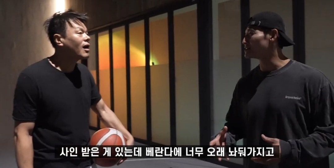 충격받은 JYP 표정.