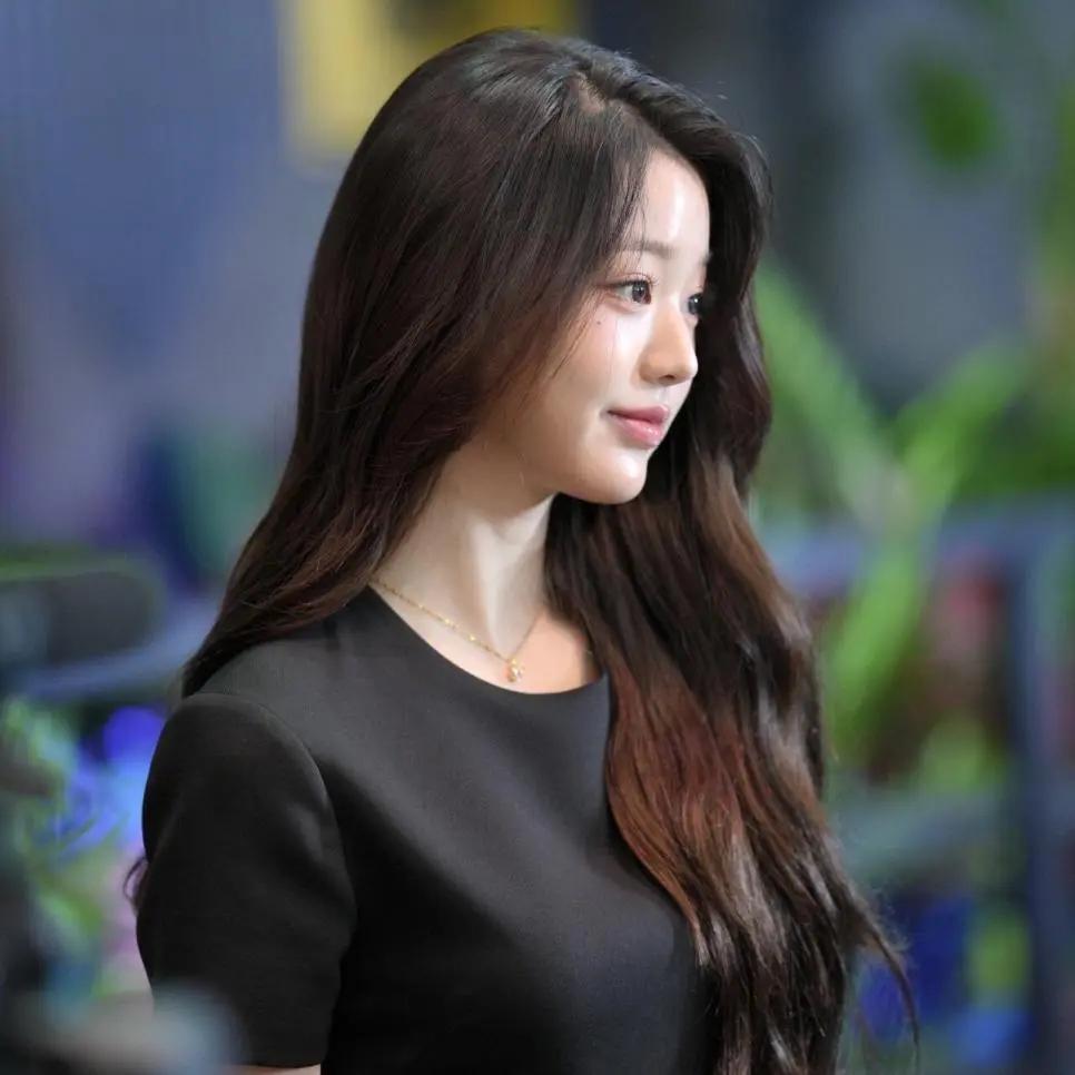 [아이브] 지스타에 나타난 장원영 공주님 미모 ㄷㄷ