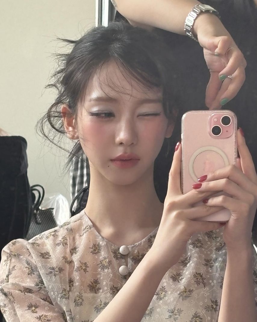 프라다 화보 찍은 에스파 카리나