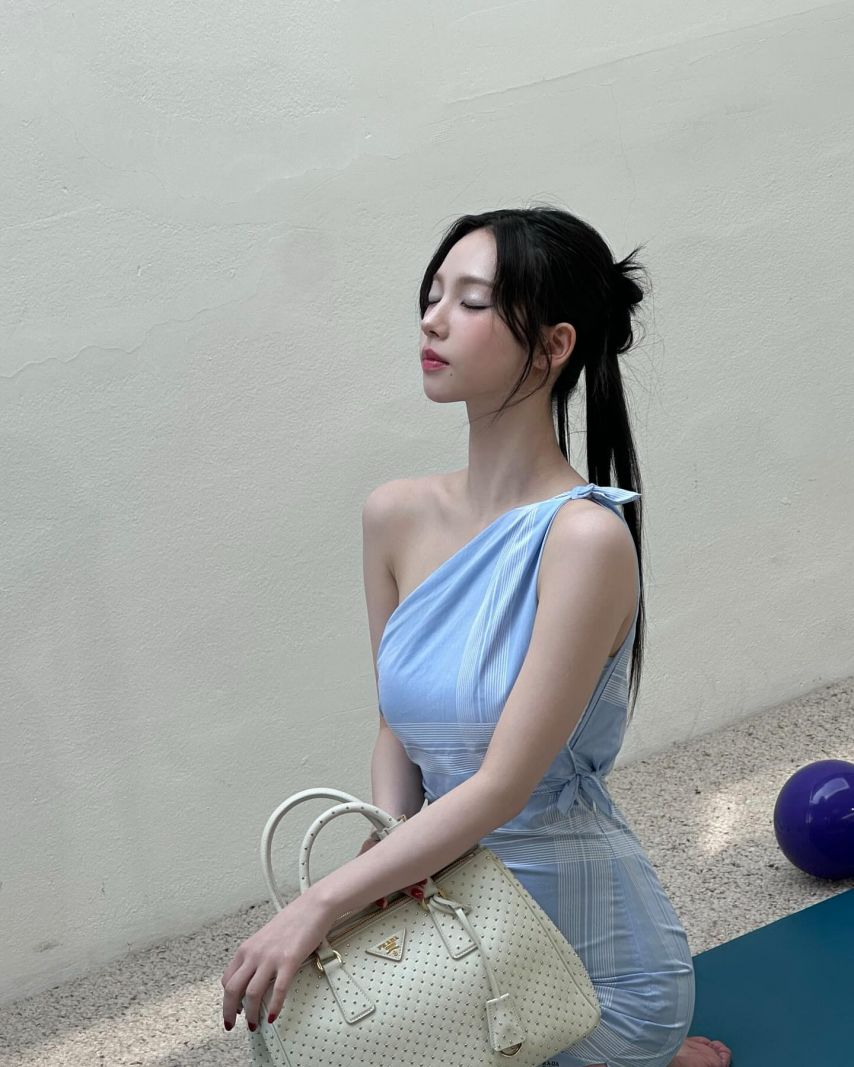 프라다 화보 찍은 에스파 카리나