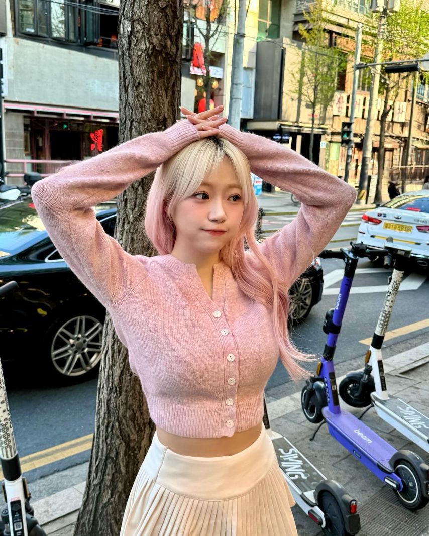 분홍색 스웨터 시그니처 지원
