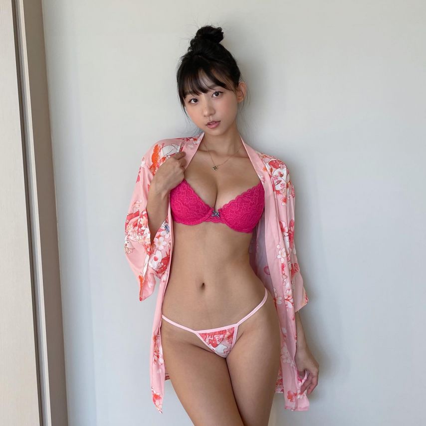 (후방) 손바닥만한 속옷 표은지