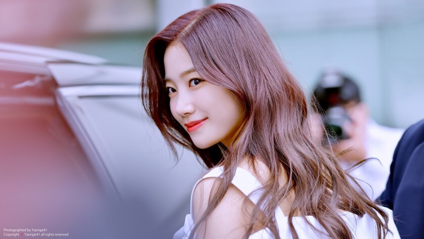 우아한 르세라핌 카즈하