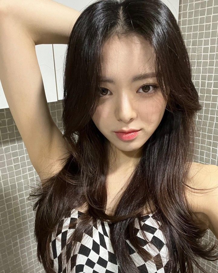 ITZY Yuna.jpg