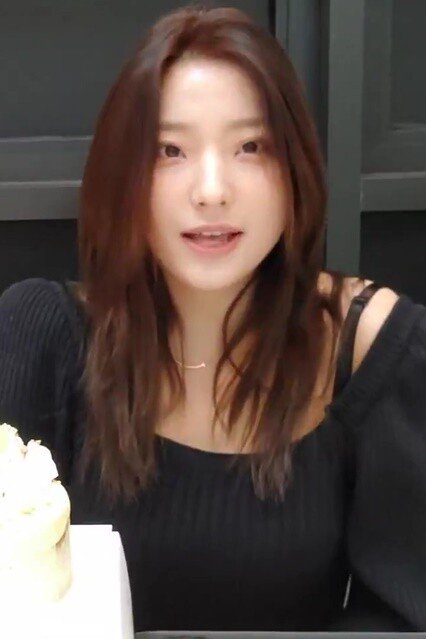 프로미스나인 새롬