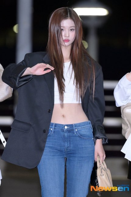 허리라인도 이쁜 엔믹스 설윤