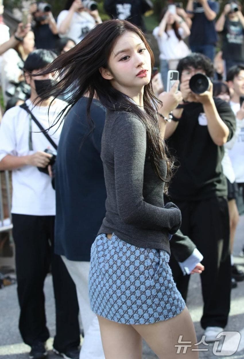 허리라인도 이쁜 엔믹스 설윤