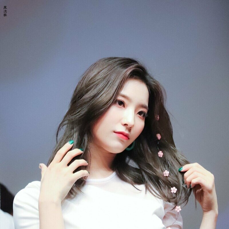 프로미스나인 새롬
