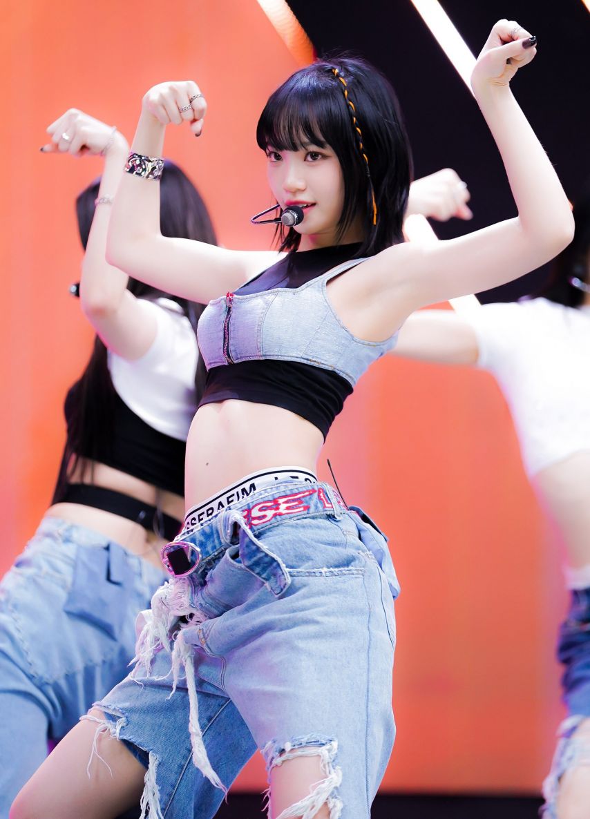 [르세라핌]  복근 김채원