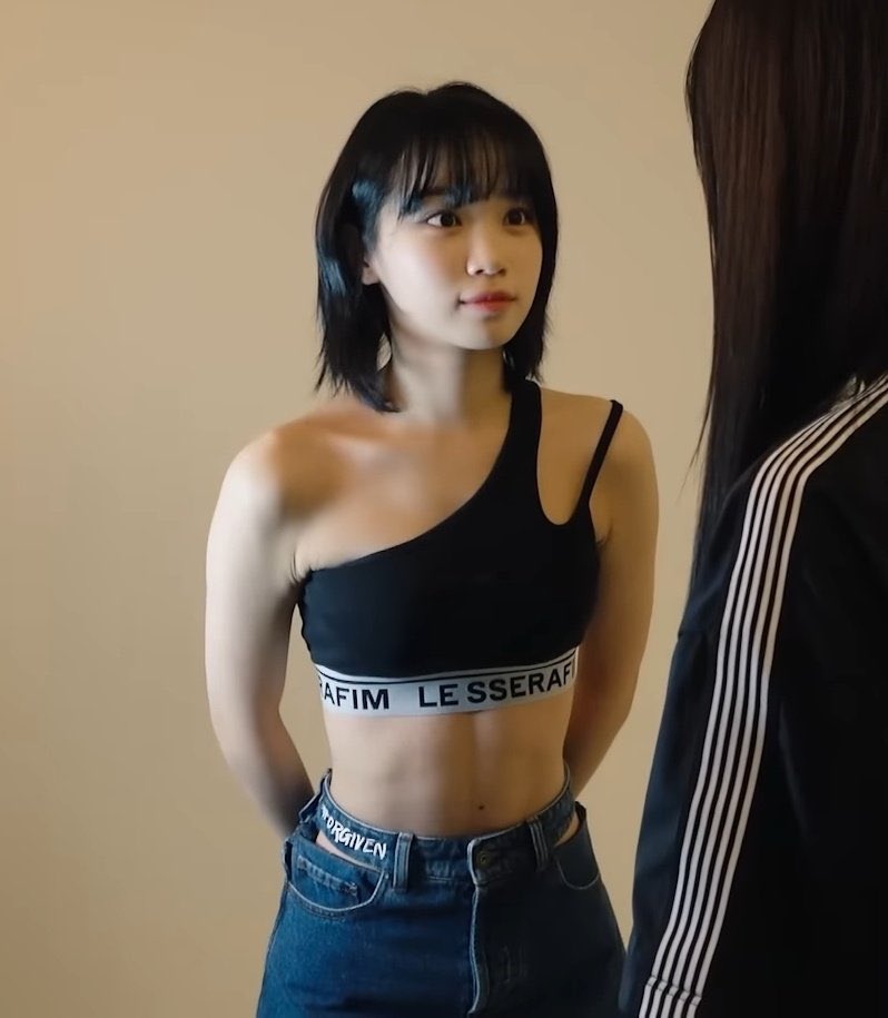 [르세라핌]  복근 김채원