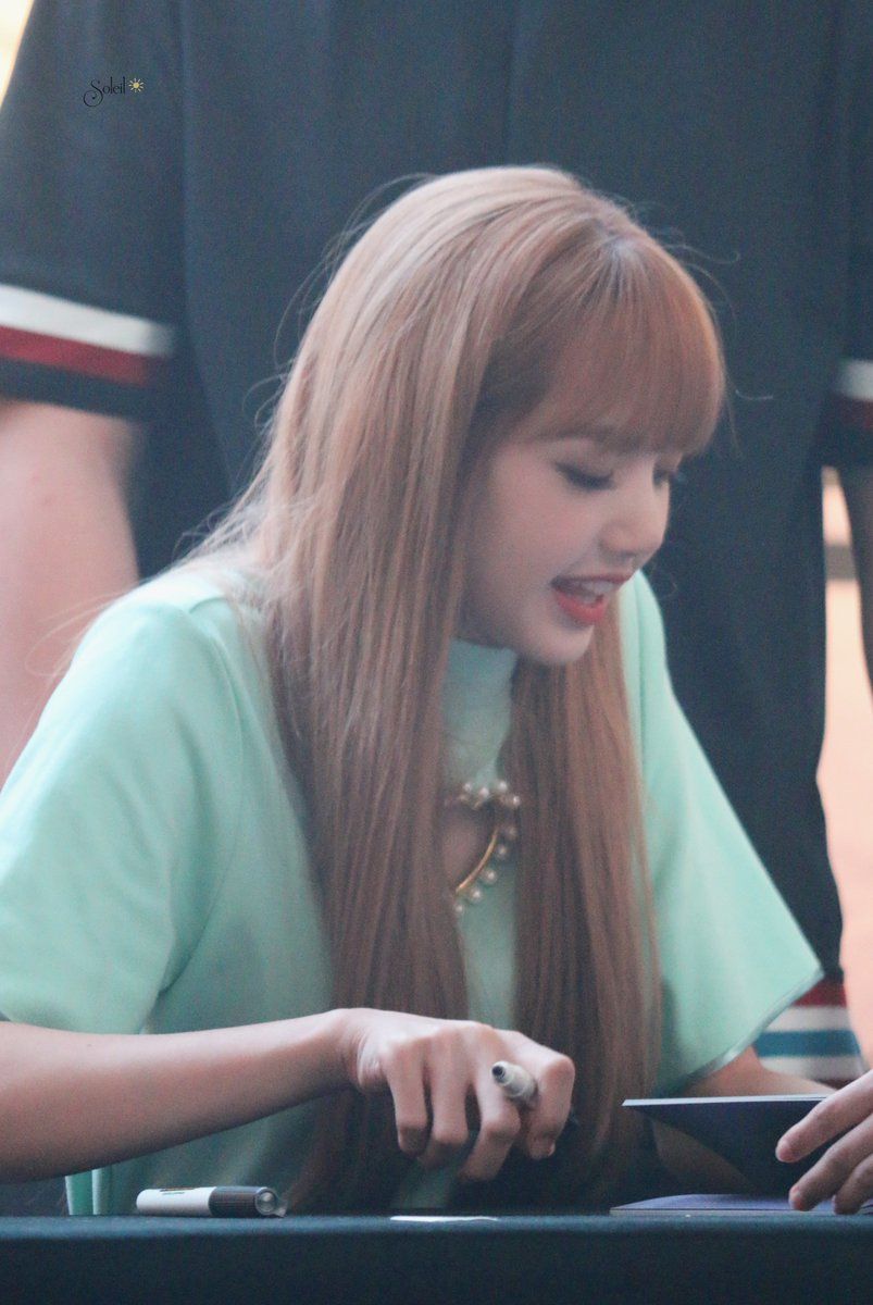 블랙핑크 리사.jpg