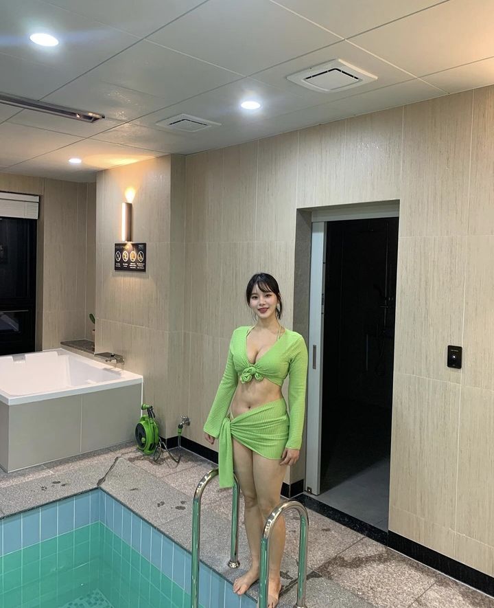 맹승지 글래머 상체+탄탄 애플힙