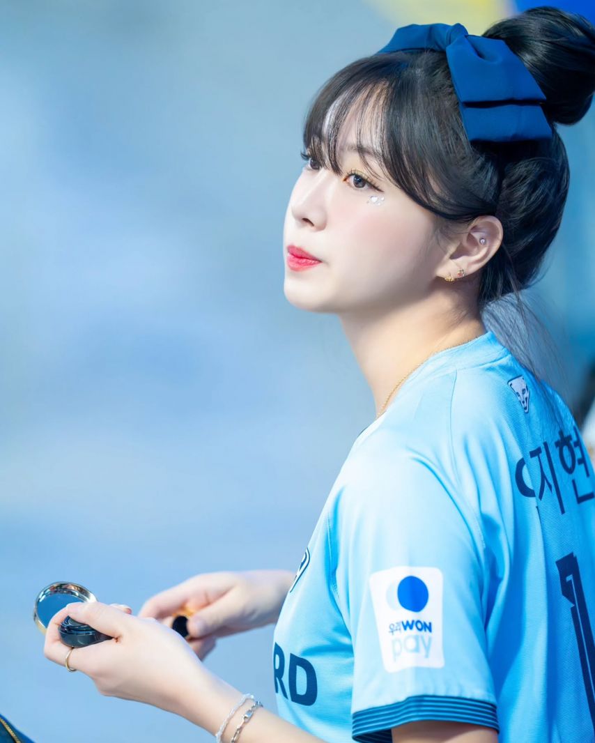 안지현