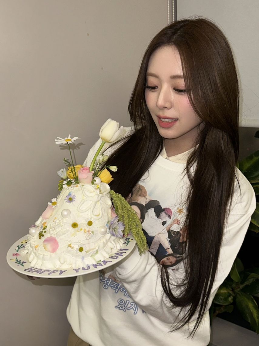 ITZY 유나 생일