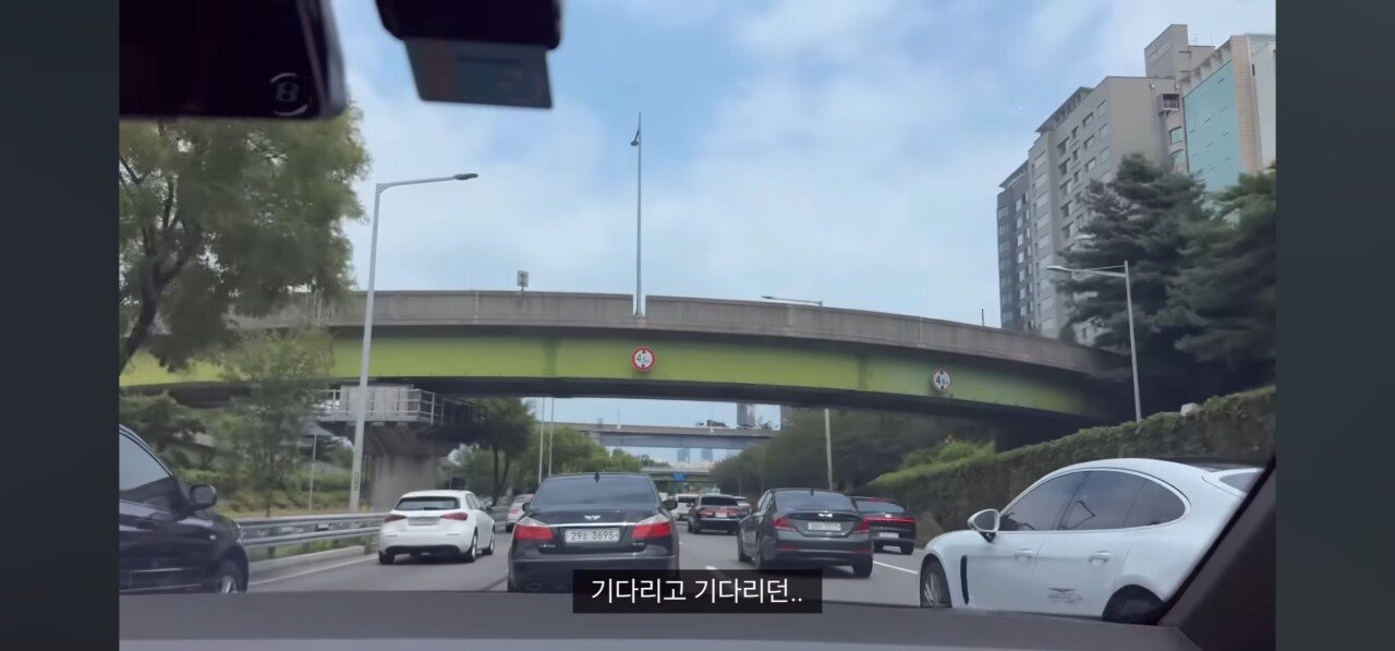 20살에 첫차로 포르쉐 911 출고하는 대학생