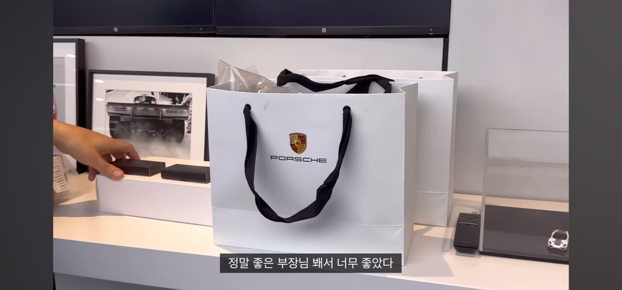 20살에 첫차로 포르쉐 911 출고하는 대학생