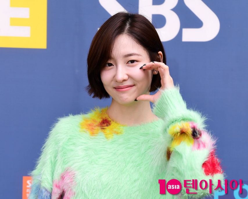 박지현 출근룩