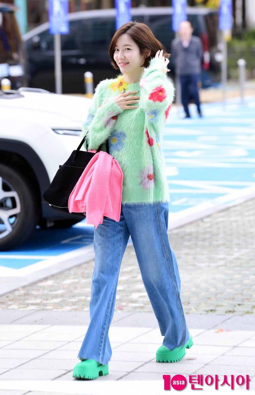 박지현 출근룩