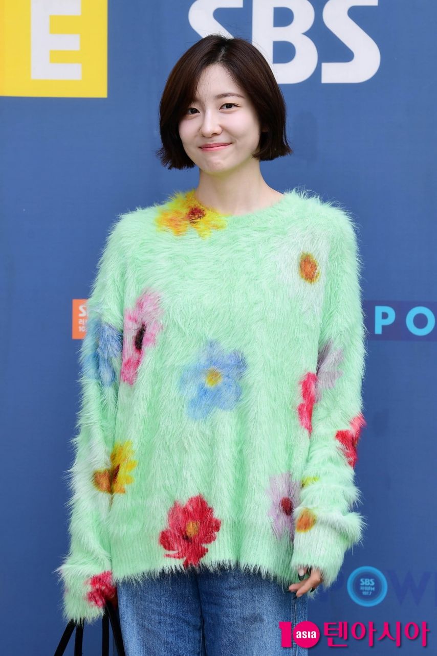 박지현 출근룩