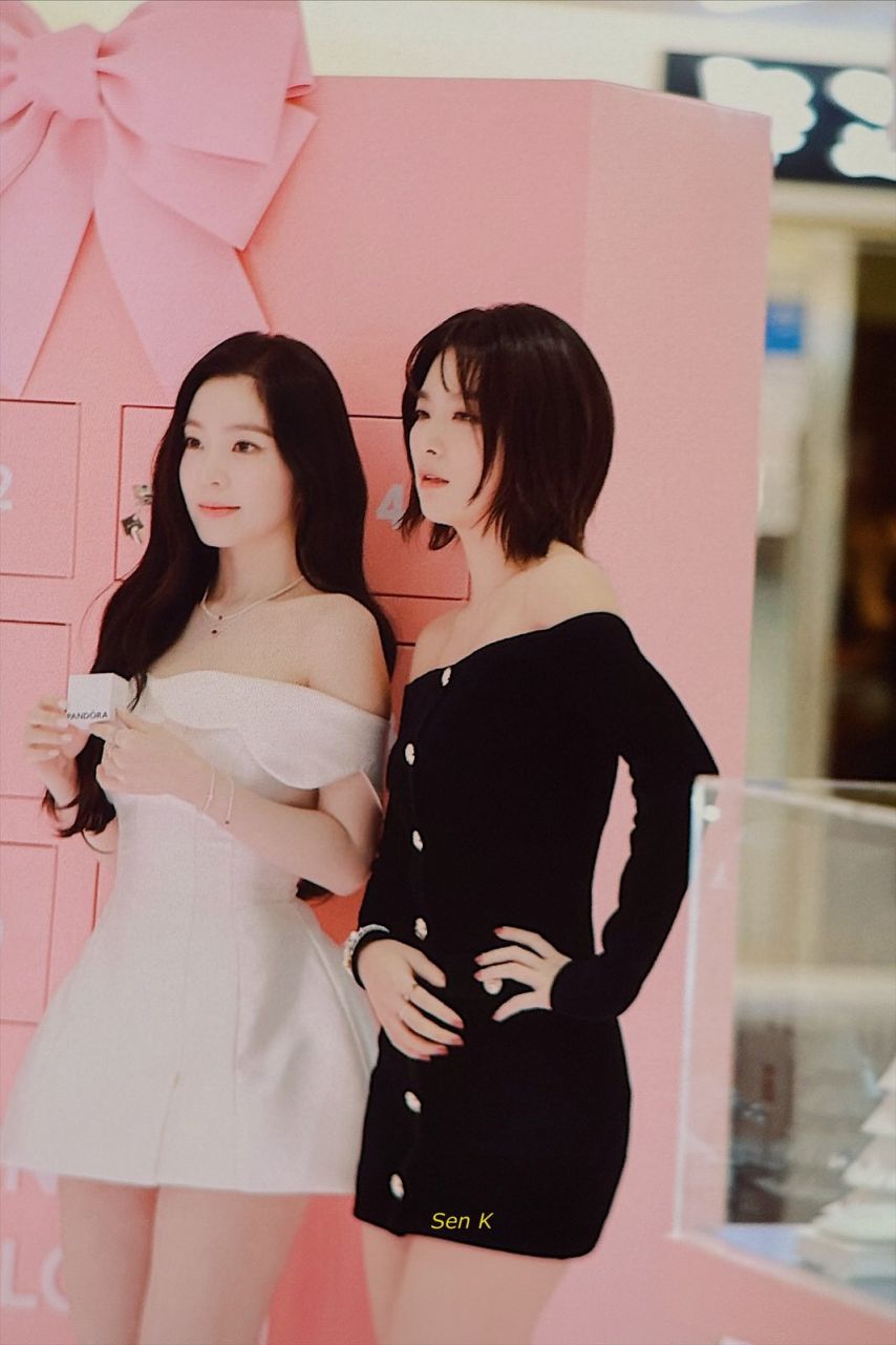 어제자 오프숄더 슬림 원피스 입은 레드벨벳 슬기