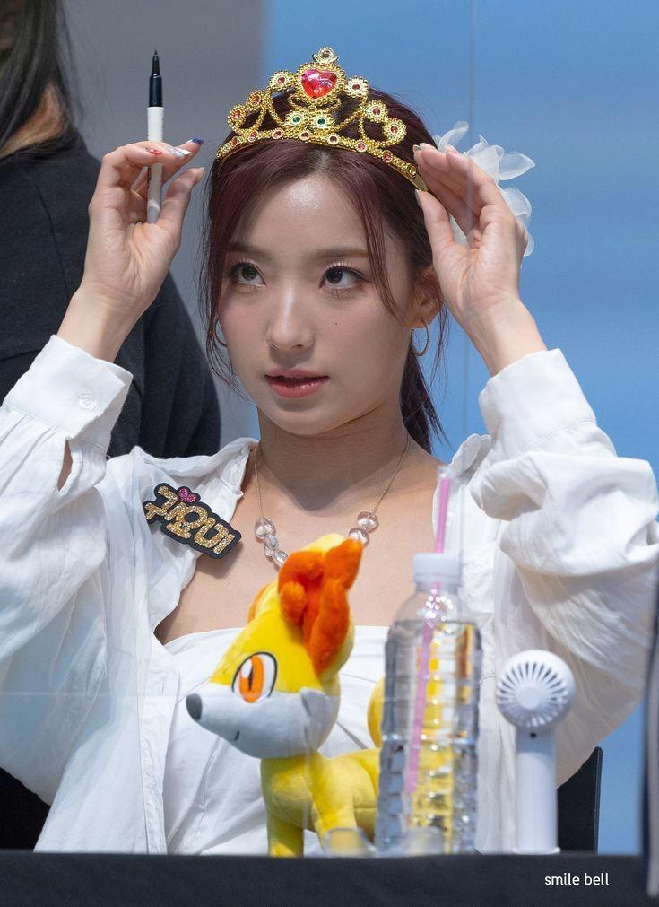 프로미스나인 새롬