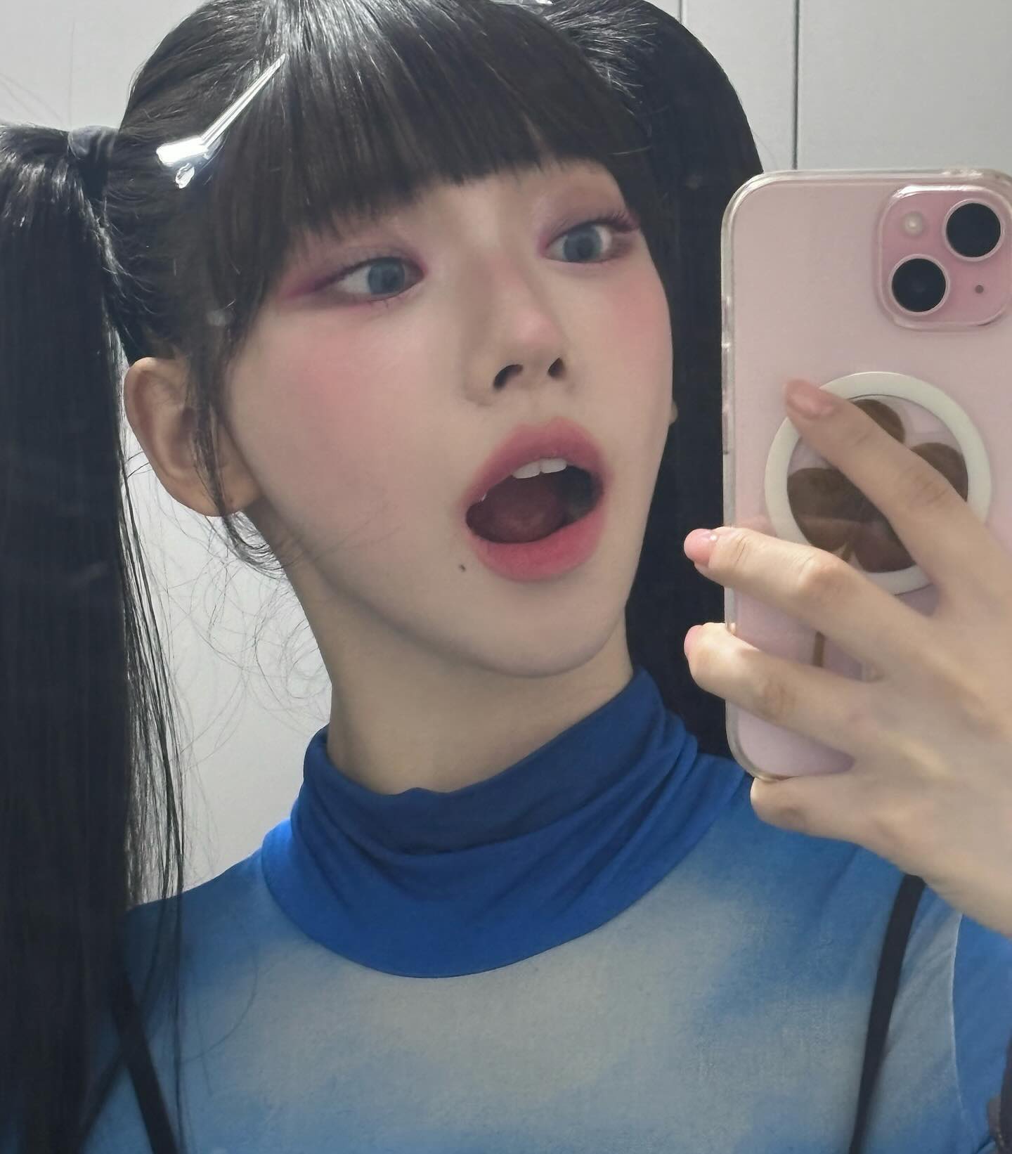 입속도 예쁜 카리나...입 벌리고 찍은 셀카 4P (고화질)