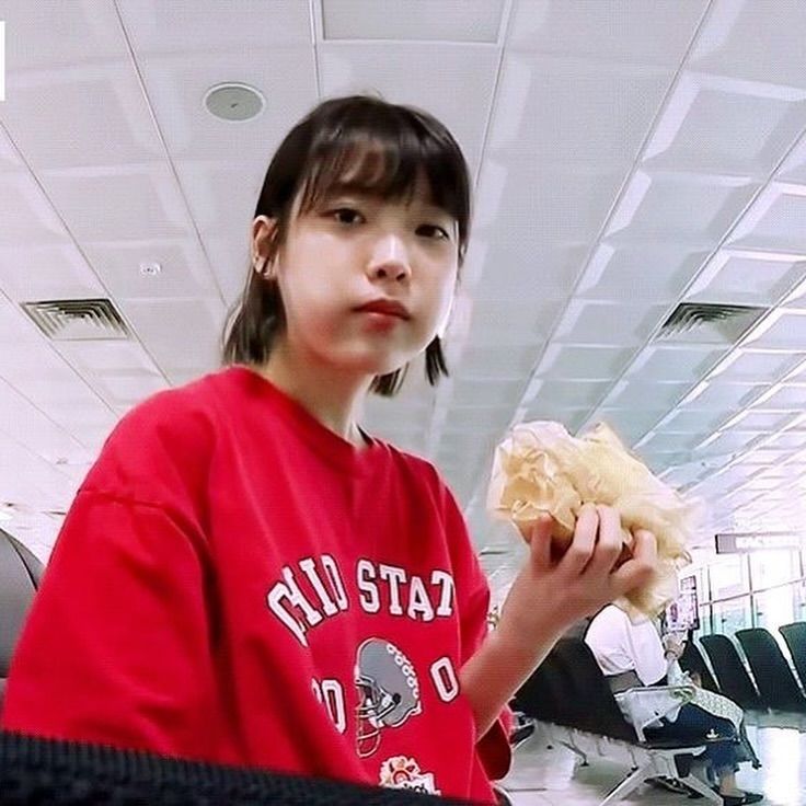 오물오물 아이유