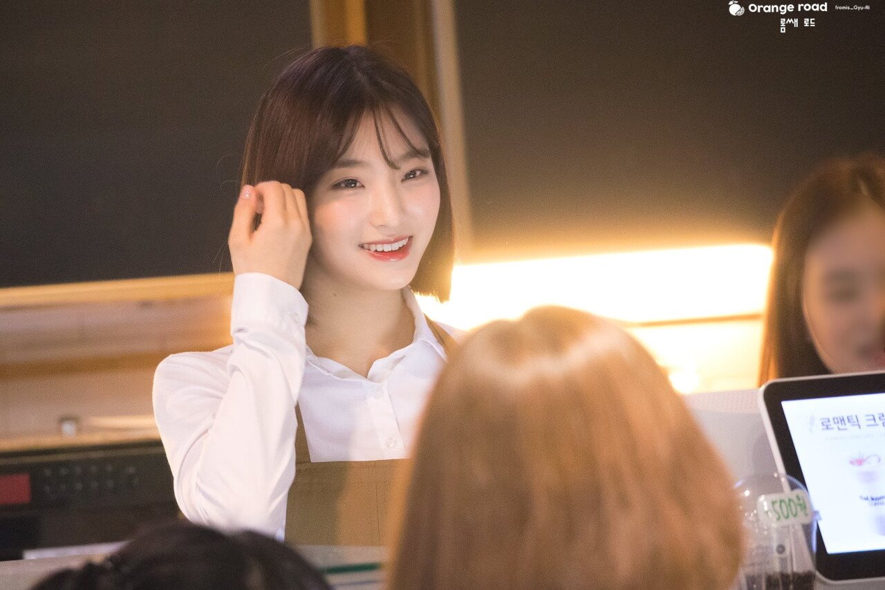 프로미스나인 새롬