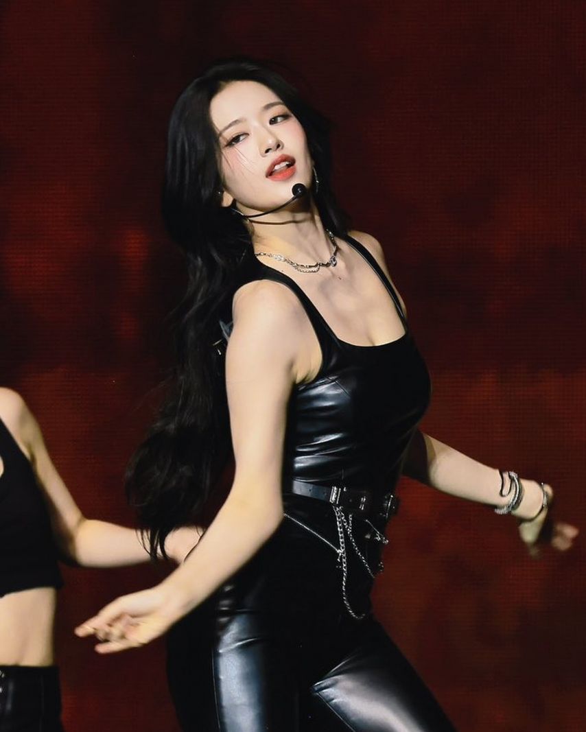 콘서트에서 섹시한 안무 아이브 안유진